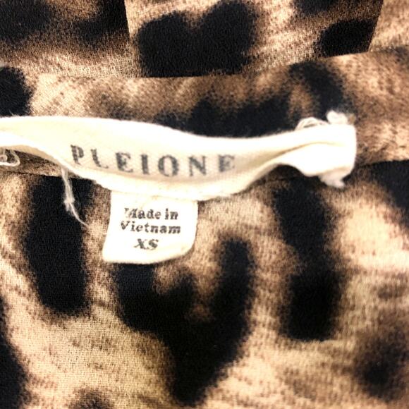 Pleione Brown Cream Leopard Print Notched V-Neck Cap Sleeve Hi-Lo Blouse - Picture 6 of 8